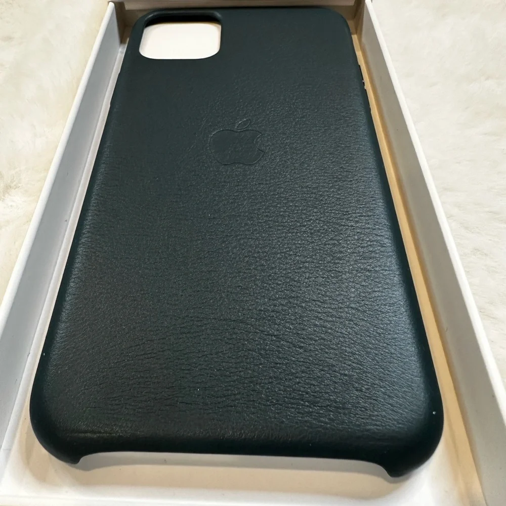 Apple iPhone 11 Pro Max Leather Cover - green